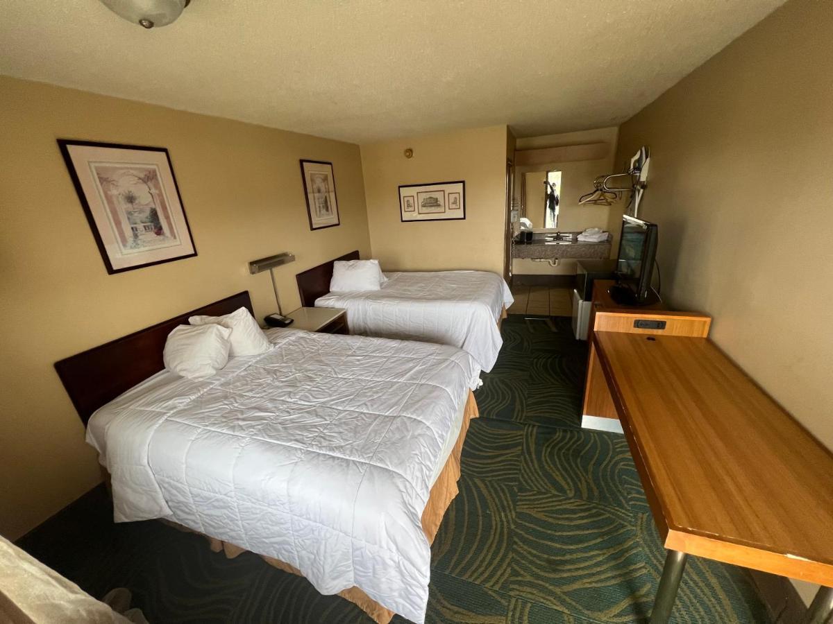 Hilltop Inn Pittsburgh Crafton Eksteriør billede