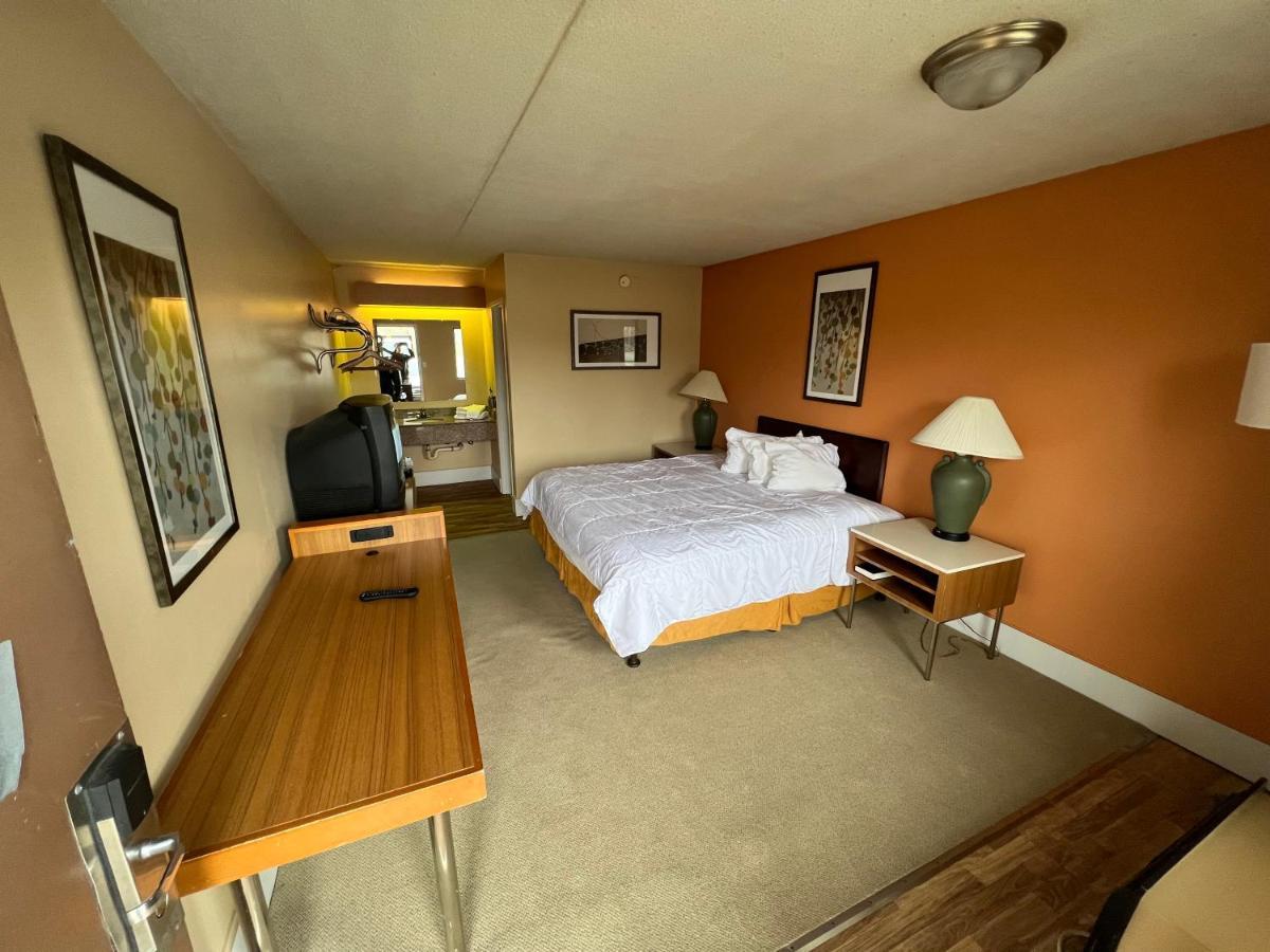 Hilltop Inn Pittsburgh Crafton Eksteriør billede