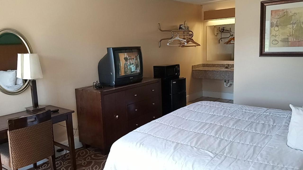 Hilltop Inn Pittsburgh Crafton Eksteriør billede