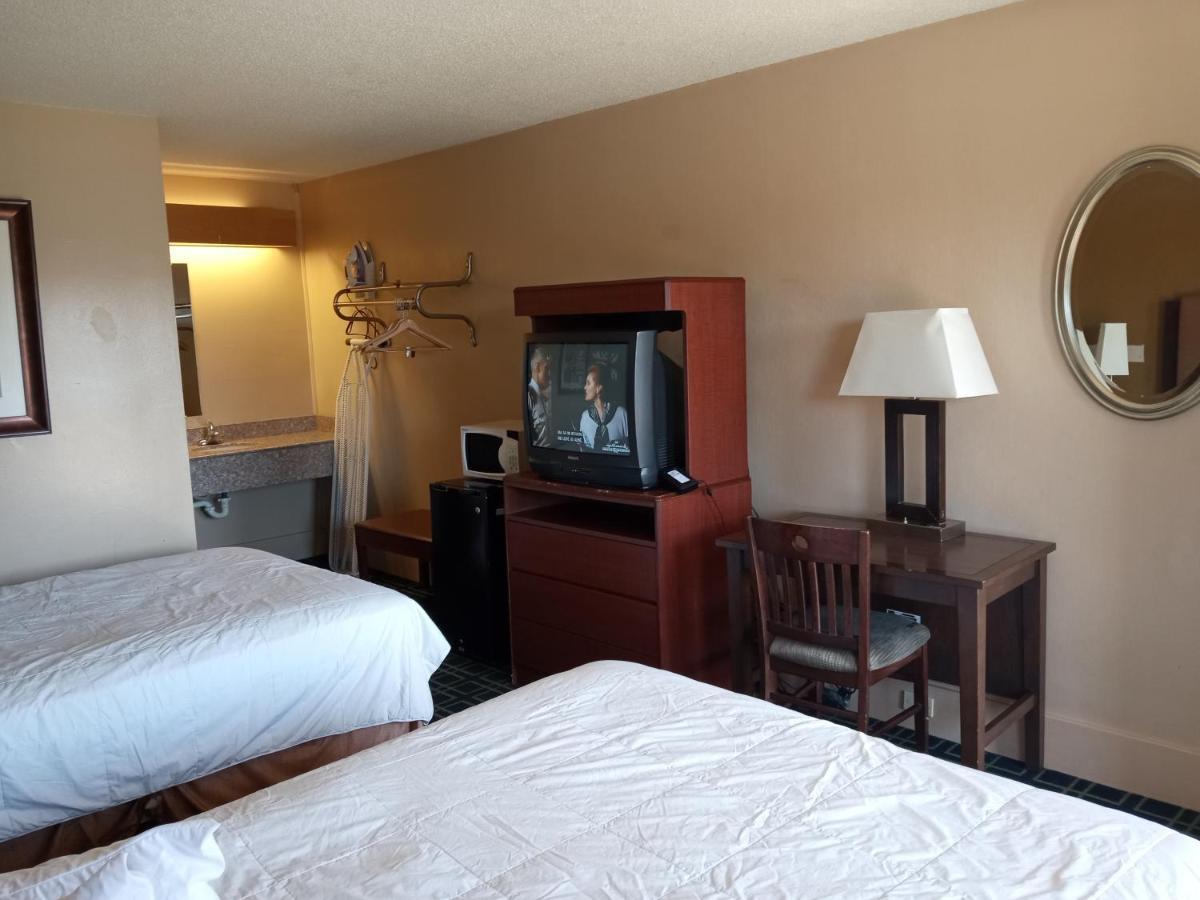 Hilltop Inn Pittsburgh Crafton Eksteriør billede