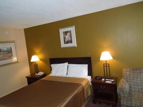 Hilltop Inn Pittsburgh Crafton Eksteriør billede