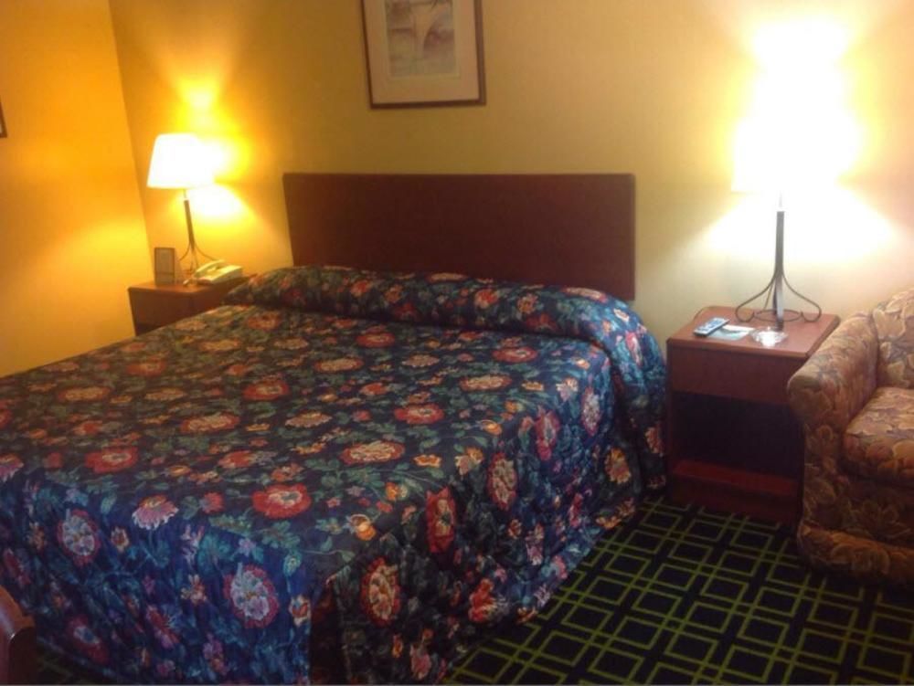 Hilltop Inn Pittsburgh Crafton Eksteriør billede